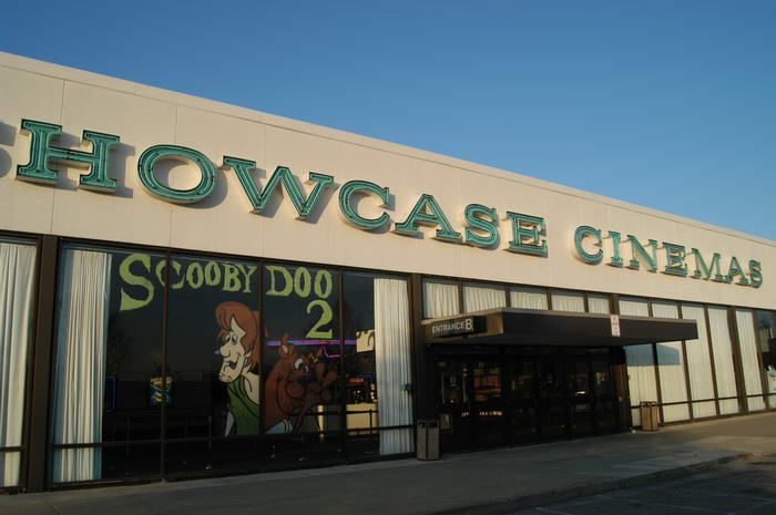Showcase Cinemas Sterling Heights - April 2004 (newer photo)